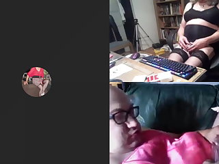 Trójkąt pink sissy red lips and 4 girls haveing fun on skype